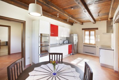 An authentic Istrian estate located on a spacious plot of land 23