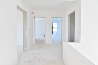 Moderna kuća s bazenom i vrhunskom opremom 10