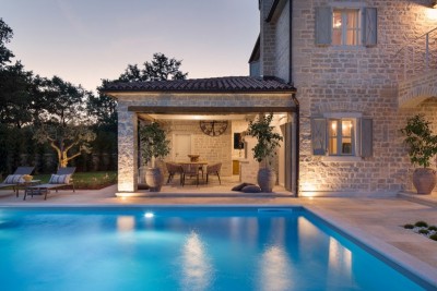Luxury villa with swimming pool in a quiet place 4