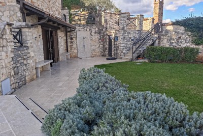 Autentica villa in pietra istriana con vista panoramica 42