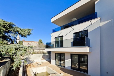 Appartamento di lusso con terrazza sul tetto e vasca idromassaggio e splendida vista sul mare - nella fase di costruzione 1