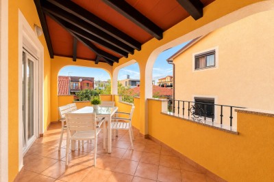 Novigrad – stan s velikom terasom, 500 m od mora 12