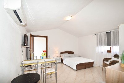 Poreč nei dintorni – ampia casa con 3 appartamenti, grande giardino e potenziale per piscina 34