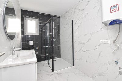 Moderan stan na 1. katu 700m od mora i marine 11