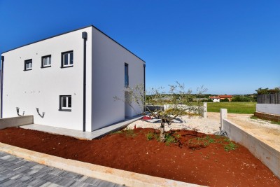 Nova kuća 3 km od mora i Poreča