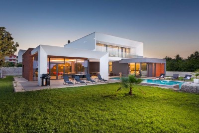 Adriatic jewel: Superb Villa with Infinity Pool