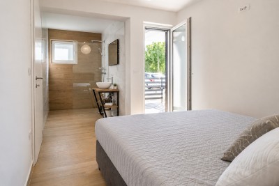 Novigrad, dvojna kuća s bazenom 2km od mora 6