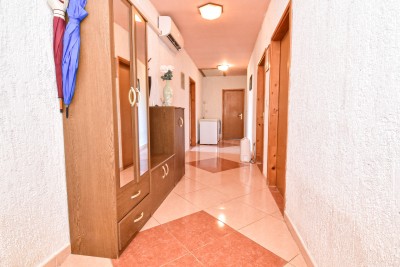 Investicijska prilika: kuća s građevinskim zemljištem za izgradnju 7 stanova, svega 700 m od mora 16