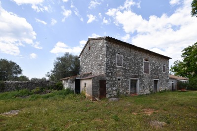 Beautiful Istrian smaller with 2 residential buildings and a large garden 5