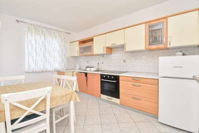 Prostran stan u centru grada s pogledom na more, svega 100 m od mora 7