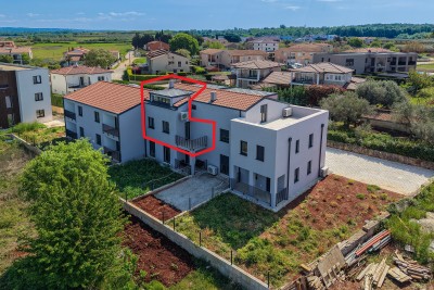 Dvoetažni stan s balkonom i pogledom na more 4