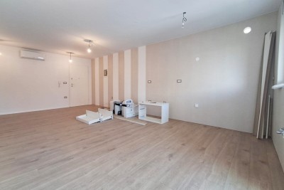 Trosoban stan na 1. katu moderne zgrade – 5 min od Poreča, terasa, parking 3