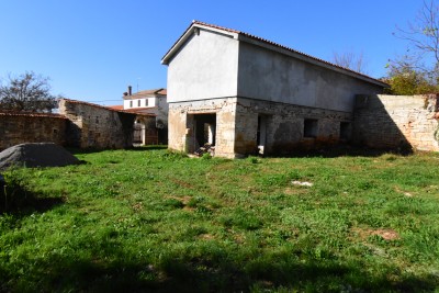 Istrian estate in a quiet location with lots of potential 9