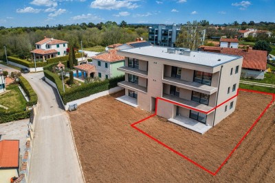 Prostran stan s natkrivenom terasom i velikim dvorištem – blizu Poreča - u izgradnji