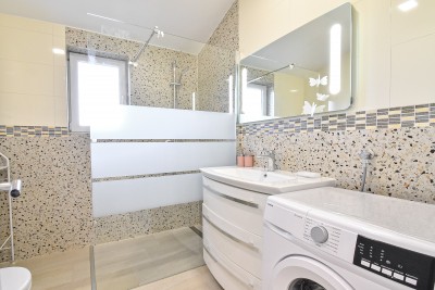 Ekskluzivna kuća na osami s bazenom i prostranom okućnicom 23