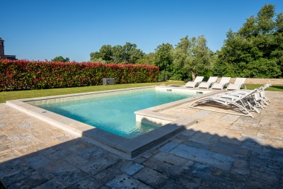 Mediteranska vila s prostranim vrtom i bazenom 6