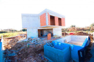 Una insolita casa di design con piscina in una posizione idilliaca - nella fase di costruzione 4