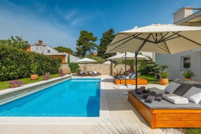 Luksuzna samostojeća vila s bazenom, wellness prostorom i uređenom okućnicom 5