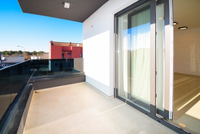 A modern furnished apartment with a balcony in a sought-after location 1.5 km from the sea 3