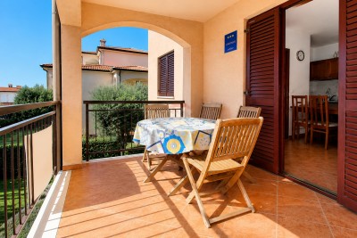 Novigrad – Dva apartmana u jednom stanu u zgradi s bazenom 2