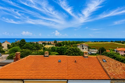 Novigrad area, stone terraced house 800 m from the sea