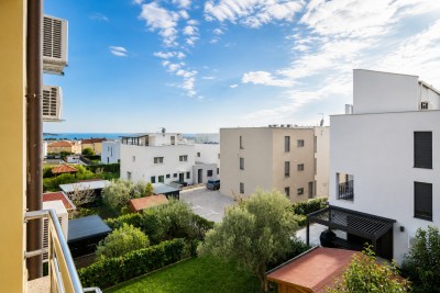 Novigrad, dvosoban stan s galerijom i loggiom 12