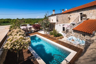 Središnja Istra, Obnovljena kamena vila s bazenom 5