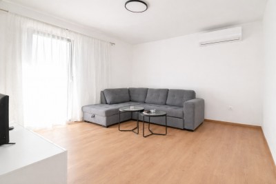 Prostran stan u centru grada s pogledom na more, svega 100 m od mora 4