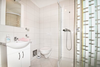 Poreč nei dintorni – ampia casa con 3 appartamenti, grande giardino e potenziale per piscina 29