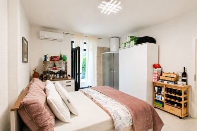 Novigrad area, stone terraced house 800 m from the sea 17