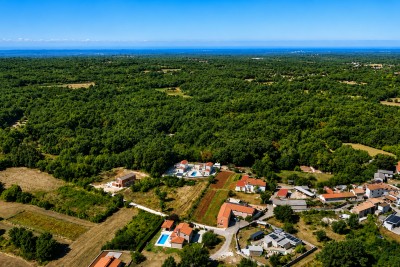 EKSKLUZIVNO – moderna vila s bazenom, 233,59 m², mir i privatnost u srcu Istre 14
