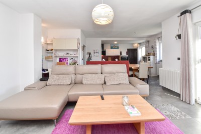 Ekskluzivna kuća – oaza mira s bazenom i garažom 9