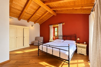 Poreč okolica, predivna kamena vila sa velikim vrtom 16