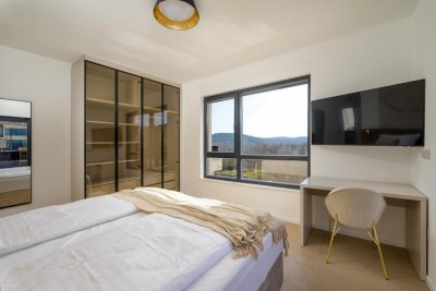 Luksuzna vila s grijanim bazenom, wellness sadržajem i uređenom okućnicom 22