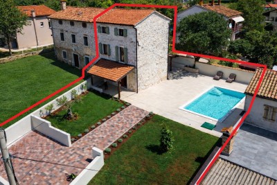 Renovirana istarska ljepotica s bazenom i prostranim dvorištem
