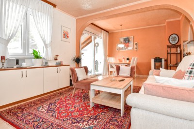 Casa con due appartamenti e un bel curato cortile 6