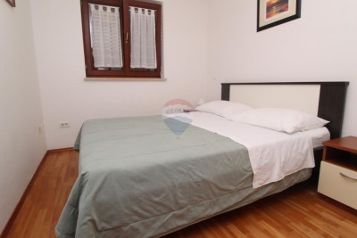 Novigrad – Dva apartmana u jednom stanu u zgradi s bazenom 5