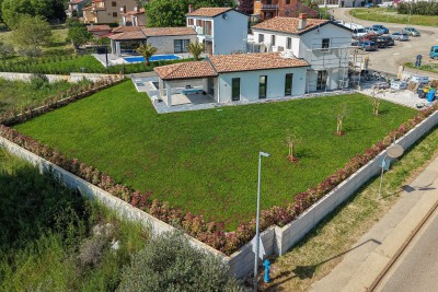 Mediteranska kamena vila s panoramskim pogledom i prostranim dvorištem 5