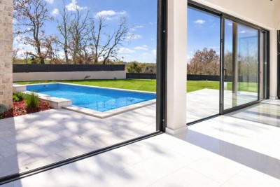 Ekskluzivna vila u istarskom stilu s bazenom i privatnošću 12