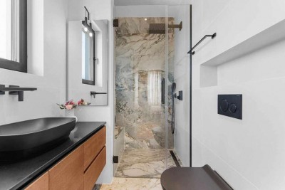 Luksuzni penthouse  s jacuzzijem i pogledom na more 25