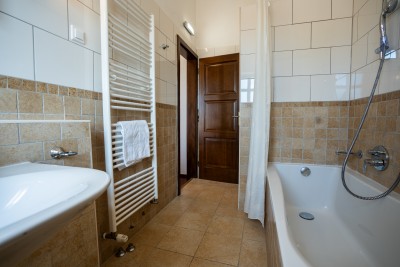 Šarmantna istarska vila s bazenom i uređenim vrtom 24
