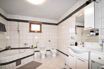 Poreč nei dintorni – ampia casa con 3 appartamenti, grande giardino e potenziale per piscina 27
