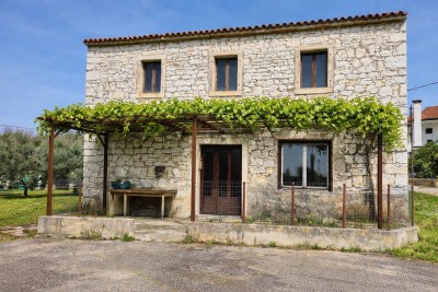 Autentica casa in pietra istriana da ristrutturare nei pressi di Umago