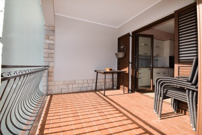 An apartment with a terrace and a view of the sea near the center in a sought-after location 12
