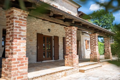 Istarska vila u mirnom okruženju s bazenom i pogledom na more 3