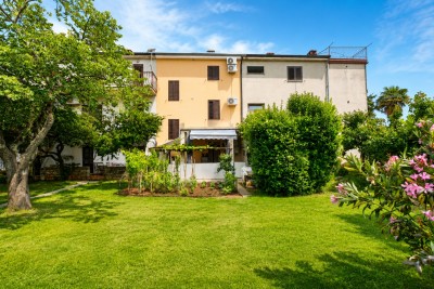 Novigrad area, stone terraced house 800 m from the sea 29