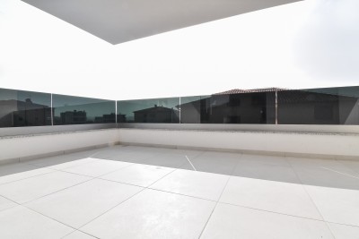 Moderan stan na 1. katu 700m od mora i marine 15