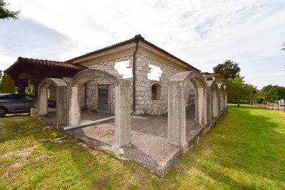 A large estate in the style of a castle with a lot of potential not far from the center of Poreč - under construction 15