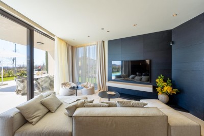 Ekskluzivna moderna vila s bazenom 7