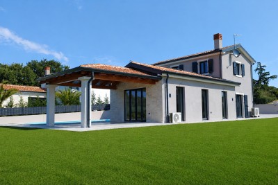 Mediterranean Stone Villa with Panoramic Views and Spacious Yard 5